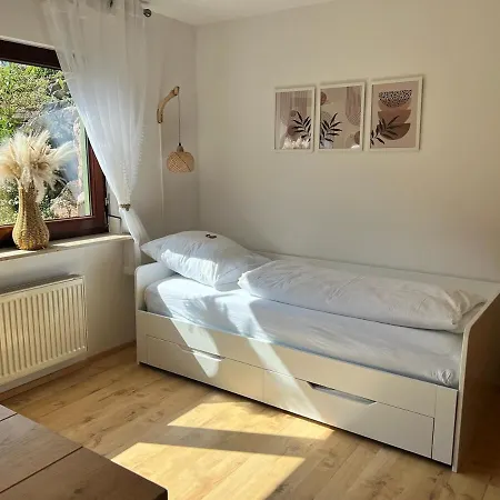 Ida Ruhig, Modern Mit Parkplatz Bei Rw Und Vs Deißlingen