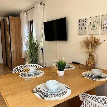 Ida Ruhig, Modern Mit Parkplatz Bei Rw Und Vs