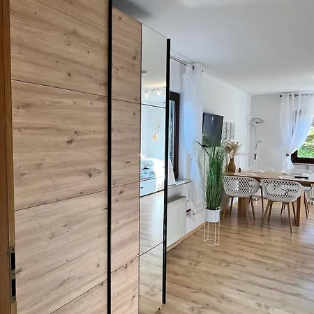 Ida Ruhig, Modern Mit Parkplatz Bei Rw Und Vs Lägenhet